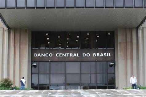 Redução da Selic faz bancos públicos reduzirem suas taxas