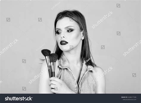 112 Supplying Lips Cheeks Images Stock Photos Vectors Shutterstock