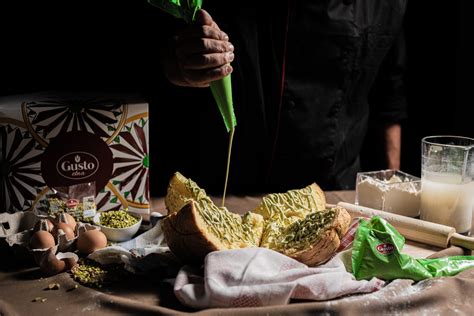 Panettone Kit Con Crema Al Pistacchio In Sac Poche E Granella Di