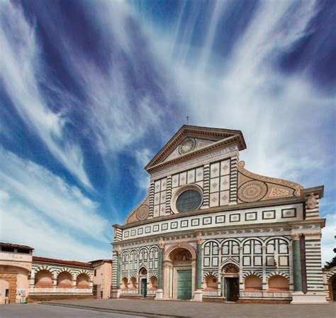 Fachada De La Famosa Iglesia De Santa Maria Novella Florencia Italia