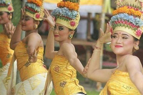 Alasan Mengapa Wanita Suku Bali Terkenal Cantik