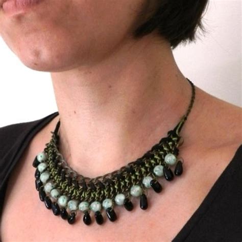 Fabriquer Un Collier Plastron Meraude Et Noir Marie Claire