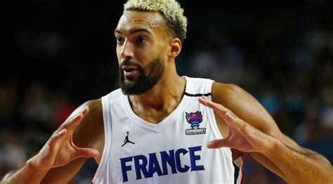 Gobert Vise L Or Avec Les Bleus Crumpe