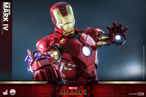 Hot Toys QS 20 21 Iron Man 2 Mark IV With Suit Up Gantry Hot Toys Complete Checklist