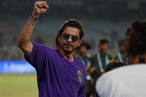 Ipl Shah Rukh Khan Celebrates Kkr Triumph With Victory Lap At