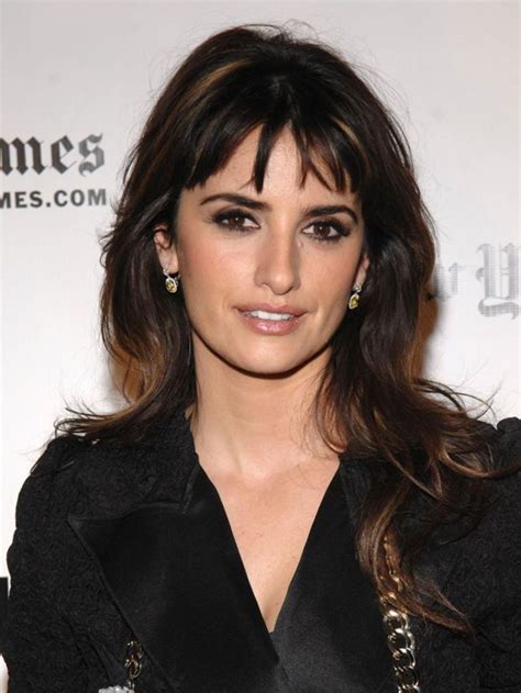 The Best Hairstyles For A Weak Jawline Celebrity Bangs Fine Hair