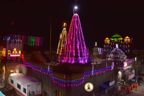 श्री विठ्ठल रुक्मिणी मंदिराला आकर्षक विद्युत रोषणाई