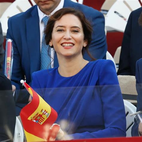 El Vestido Azul De Isabel Díaz Ayuso El Look Más Elegante Y Favorecedor Del Día De La