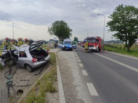 Śmiertelny wypadek pod Wrocławiem Audi uderzyło w betonowy przepust