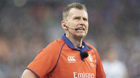 Nigel Owens Insta A World Rugby A Deshacerse Del Búnker Tras La Roja De