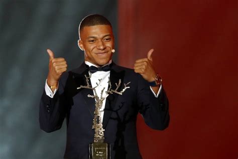 Raih Trophee Kopa Mbappe Jadi Pemain Muda Terbaik Eropa Republika Online