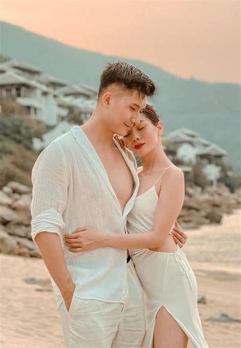 Lệ Quyên khoe dáng khét lẹt trong trang phục bikini bé tí tẹo