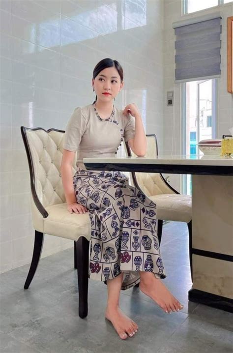 Barefoot Girls Laos Asian Beauty Capri Pants Quick Design Fashion