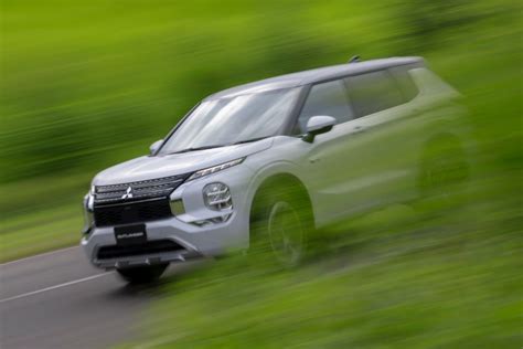 2022 Mitsubishi Outlander Phev Debuts With More Electric Power And A 54 Mile Electric Range