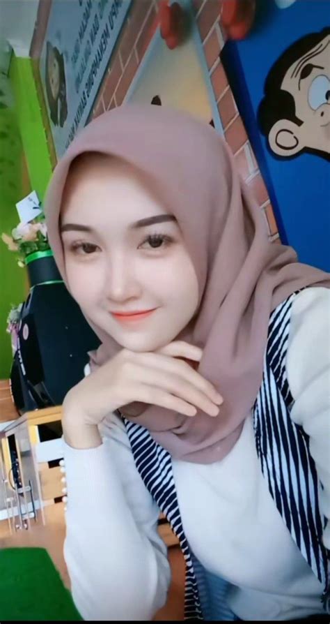 Pin Oleh Artenity Sherlook Di Pretty Muslimah Wanita Gadis Berjilbab Gaya Hijab