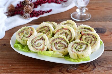 Rotolini Di Pancarr Al Salmone E Pesto Sfizioso Lapasticceramatta