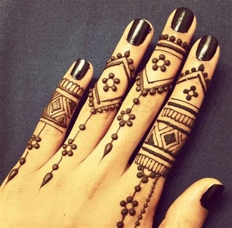 30 Easy Henna Mehndi Designs That You Can Draw Yourself Listaka