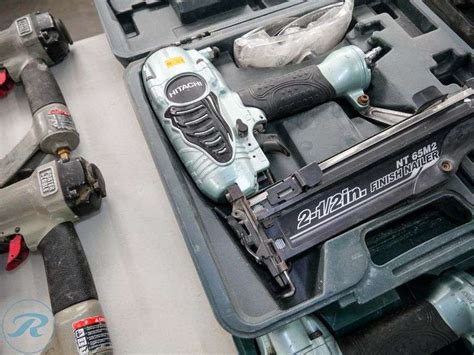 2 Pneumatic Nail Guns Metabo N3804ab3 And Hitachi Nt65m2 Roller