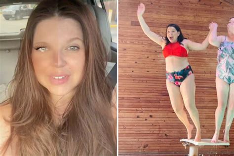 8 Hot Sexy Amy King Bikini Pics