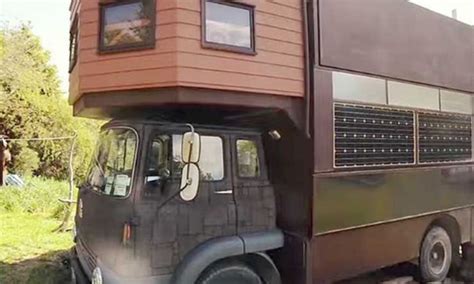 Viral: Truck Transforms Into a ‘Castle,’ and It’s No Joke | The Epoch Times