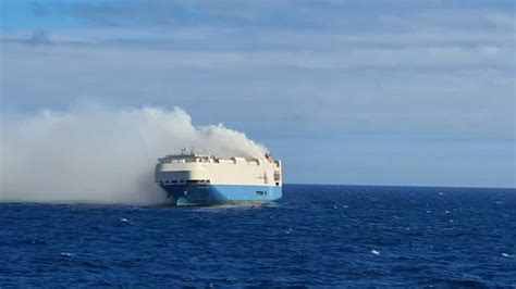 Le Cargo De Voitures De Luxe Qui Avait Pris Feu Aux A Ores A Finalement