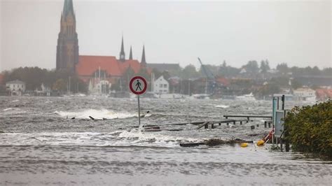 Hochwasser Bilanz an der Ostsee Sturmflut Schäden gehen in Millionen