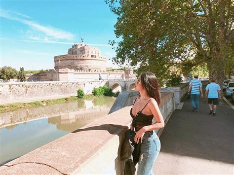 Bởi thân hình n óng b ỏng hot girl phòng gym này luôn đốt mắt người đối diện ngay từ cái nhìn