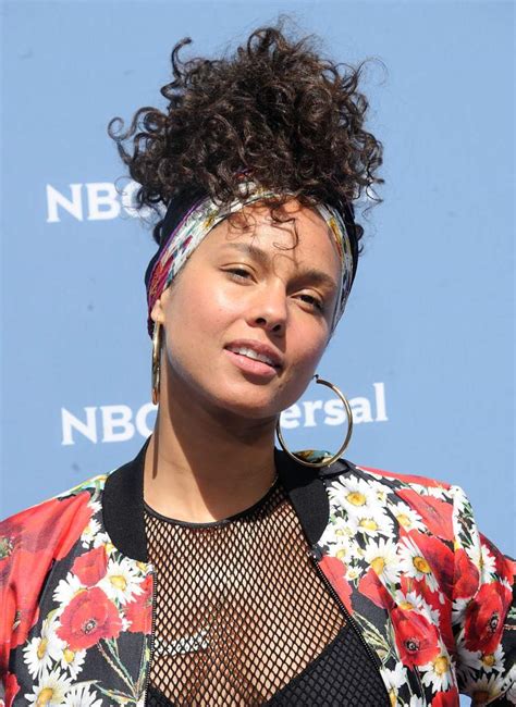 Alicia Keys, The Voice: No Makeup Anymore Controversy Photos