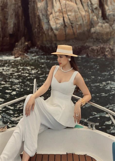 Đi biển không mặc bikini dâu hào môn Phanh Lee lên đồ chứng minh khí chất chuẩn phu nhân hào môn