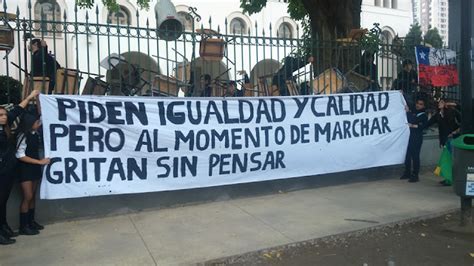 N A La Marcha Feminista Del Liceo De Ni As Javiera Carrera Que Remeci