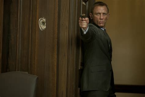 The Actor James Bond Daniel Craig Ppk X Wallpaper Teahub Io