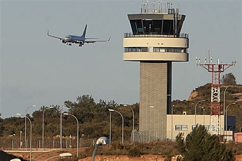 El Aeropuerto De Castell N Despegar En Verano Con Hasta