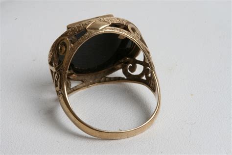 A 9ct Gold West Ham Ring