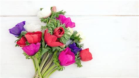 Premium Photo Poppy Bunch Of Flowers On Table White Wood Background