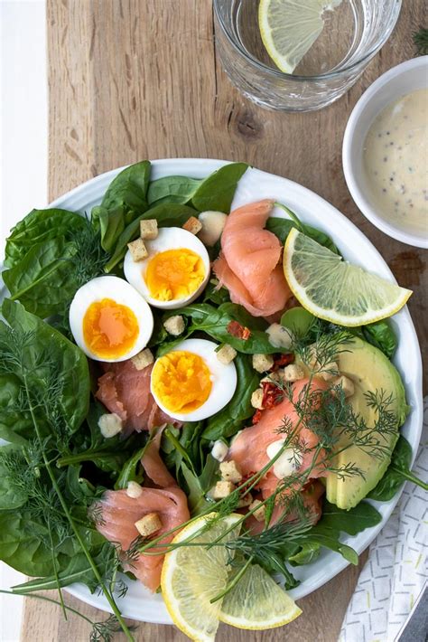 Salade Met Gerookte Zalm Spinazie En Avocado Mind Your Feed