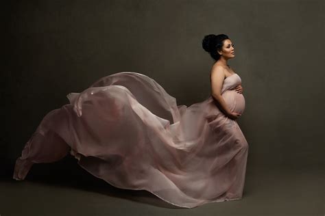 Top 9 Creative Maternity Photoshoot Ideas In 2024 To Record The Memory