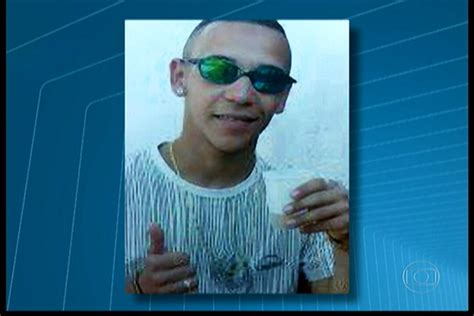 Vídeo Família Luta Para Saber Motivo Do Assassinato De Jovem De 18