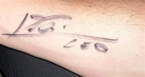 Messi le firmó un autógrafo en el brazo a un músico de Los Palmeras se