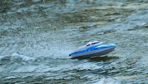 UDI U002 Tempo 2 4GHz High Speed Big RC Racing Boat Blue