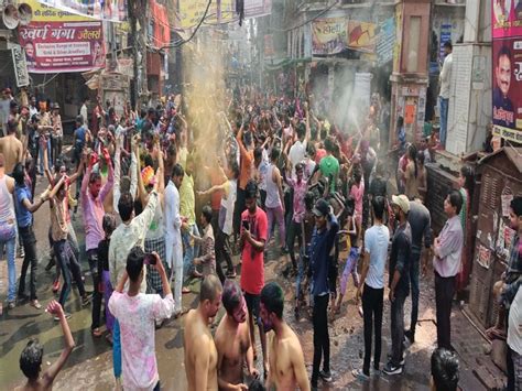 Today There Will Be Cloth Tearing Holi In Sangamnagari Holi Of Loknath Of Prayagraj Is Famous