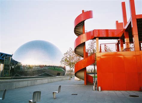 Les folies de la Villette l escalier hélicoïdal rouge