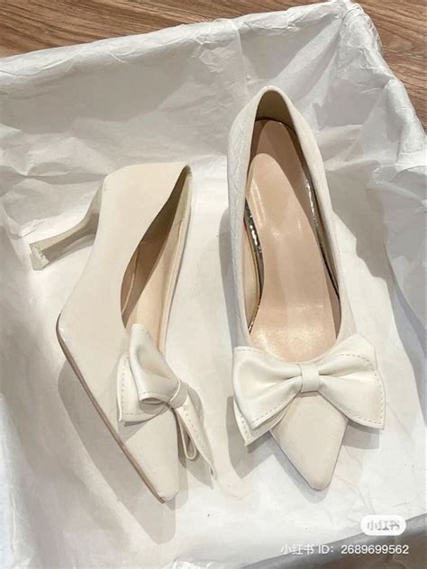 Pin auf Style | Schuhe und socken, Schuhe mit absatz, Süße schuhe