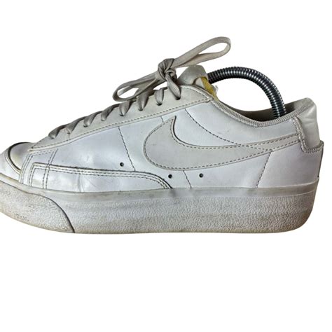 Nike Womens Blazer Low Platform Sneakers Size 6 8 5 White S