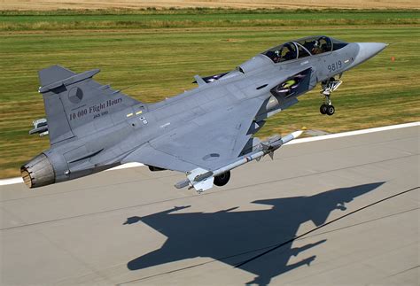 JAS 39 Gripen C/D - Švedska: Hladno, ali visok standard - Avijacija ...