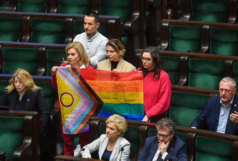 Rozbioru nikt nie zauważy Życie w uśmiechniętych czasach