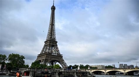 Berliner Tageszeitung Jo Cause Des Pluies La Seine Trop