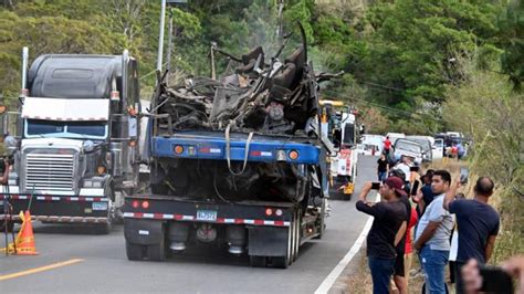 Suben a once los ecuatorianos heridos en el accidente de autobús en Panamá