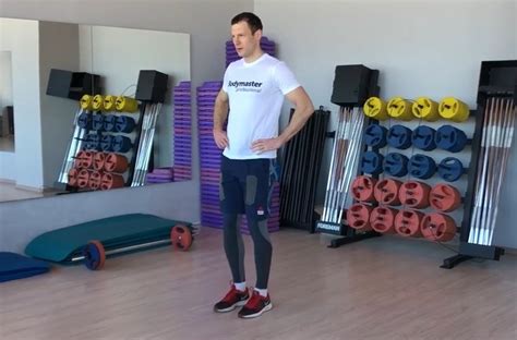 Выпады назад — как правильно делать, видео техники выполнения — AtletIQ.com
