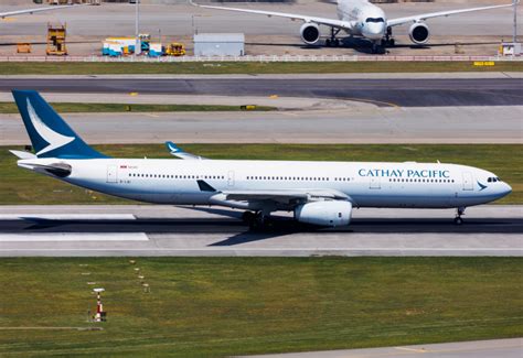 B Lbi Cathay Pacific Airbus A By Thomas Tse Aeroxplorer