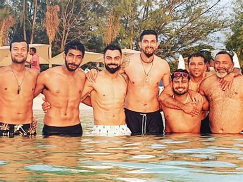 Virat Kohli Flaunts Abs While Chilling With Indian Team On A Beach